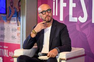 开云下载-曾加：国米今晚彻底拉了胯，决赛惨败5球会成为永生难忘的耻辱