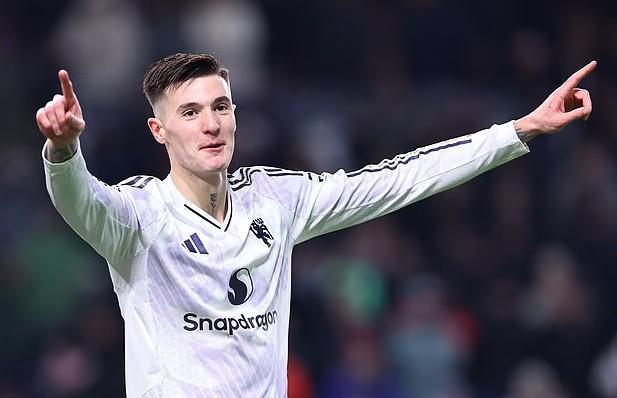 费迪南德：卡里克会让谢什科受益，他理解前锋真正需要什么