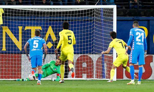 开云APP-高级较量4球皆出自低级失误 黄潜马竞双失2分